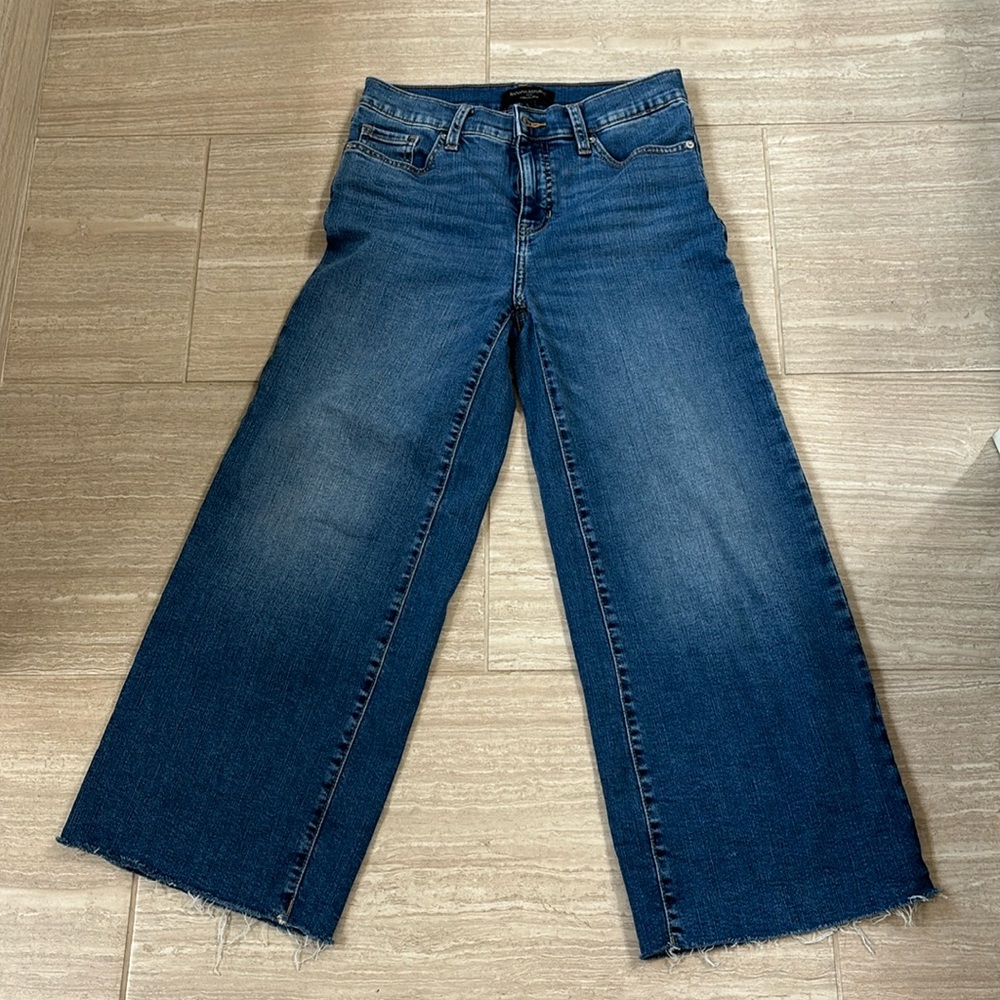 Banana Republic wide leg crop jeans with raw edge EUC!